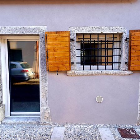 B&B La Dolce Vite Medea Bagian luar foto