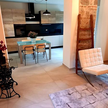 B&B La Dolce Vite Medea Bagian luar foto